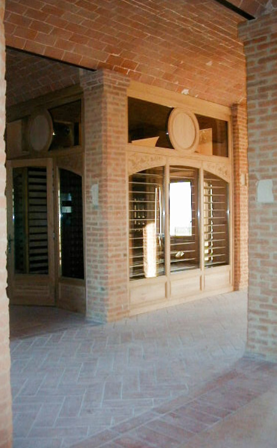 Monumental wine cellar, 3 glazed sides and oak interior